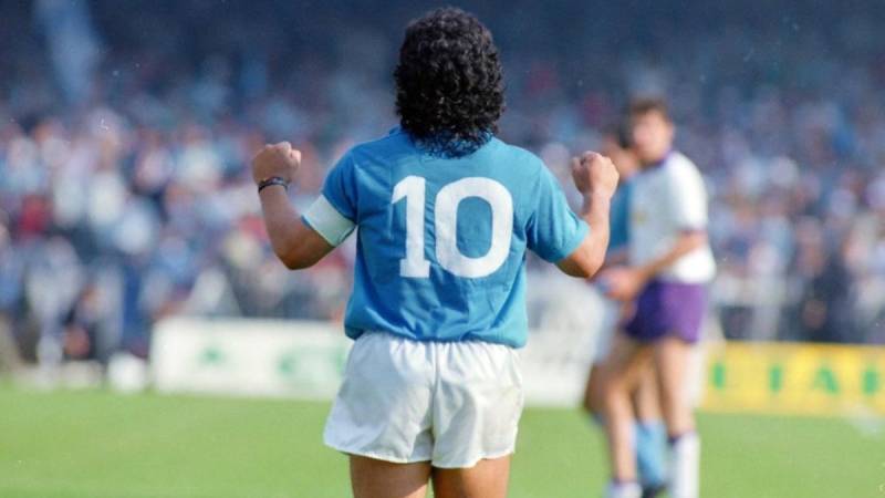 Diego Maradona Số Áo - Huyền Thoại Không Thể Thay Thế 5 Napoli (1984-1991): Số áo 10 – Huyền thoại bất diệt